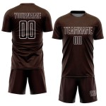 Camiseta de fútbol personalizada con sublimación de formas geométricas en marrón y blanco Camiseta de fútbol personalizada con sublimación de formas geométricas en marrón y blanco