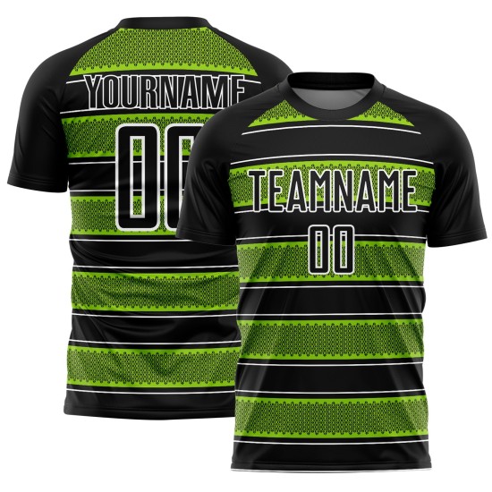 Camiseta de fútbol personalizada con sublimación de líneas y formas geométricas, color verde neón y blanco, en negro Camiseta de fútbol personalizada con sublimación de líneas y formas geométricas, color verde neón y blanco, en negro