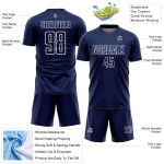 Camiseta de fútbol personalizada con sublimación de formas geométricas en blanco y azul marino