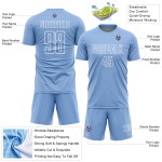 Camiseta de fútbol personalizada con sublimación de formas geométricas en azul claro y blanco