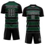 Camiseta de fútbol personalizada con sublimación de líneas y formas geométricas en verde Kelly y blanco, color negro Camiseta de fútbol personalizada con sublimación de líneas y formas geométricas en verde Kelly y blanco, color negro