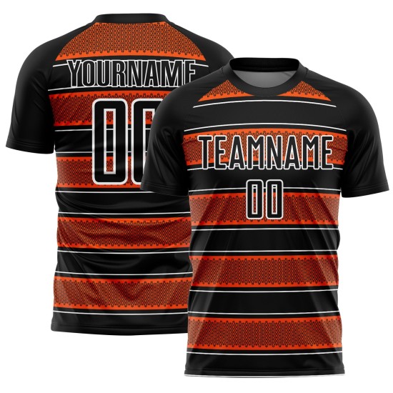Camiseta de fútbol personalizada con sublimación de líneas y formas geométricas en negro, naranja y blanco Camiseta de fútbol personalizada con sublimación de líneas y formas geométricas en negro, naranja y blanco