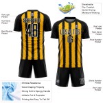 Camiseta de fútbol personalizada con sublimación de líneas negras, doradas y blancas Camiseta de fútbol personalizada con sublimación de líneas negras, doradas y blancas