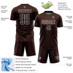 Camiseta de fútbol personalizada con sublimación de formas geométricas en marrón y blanco Camiseta de fútbol personalizada con sublimación de formas geométricas en marrón y blanco