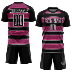 Camiseta de fútbol personalizada con sublimación de líneas y formas geométricas en negro, rosa y blanco Camiseta de fútbol personalizada con sublimación de líneas y formas geométricas en negro, rosa y blanco