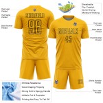 Camiseta de fútbol personalizada con sublimación de formas geométricas en dorado y negro Camiseta de fútbol personalizada con sublimación de formas geométricas en dorado y negro
