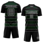 Camiseta de fútbol personalizada con sublimación de líneas y formas geométricas en negro, verde y blanco Camiseta de fútbol personalizada con sublimación de líneas y formas geométricas en negro, verde y blanco