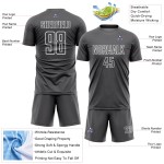 Camiseta de fútbol personalizada con sublimación de formas geométricas en gris acero y blanco