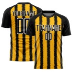 Camiseta de fútbol personalizada con sublimación de líneas negras, doradas y blancas Camiseta de fútbol personalizada con sublimación de líneas negras, doradas y blancas