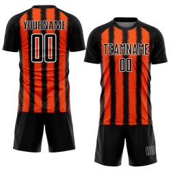 Camiseta de fútbol personalizada con sublimación de líneas negras, naranjas y blancas Camiseta de fútbol personalizada con sublimación de líneas negras, naranjas y blancas