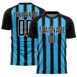 Camiseta de fútbol personalizada con sublimación de líneas azul cielo y blanco, negra Camiseta de fútbol personalizada con sublimación de líneas azul cielo y blanco, negra