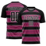Camiseta de fútbol personalizada con sublimación de líneas y formas geométricas en negro, rosa y blanco Camiseta de fútbol personalizada con sublimación de líneas y formas geométricas en negro, rosa y blanco