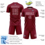 Camiseta de fútbol personalizada con sublimación de formas geométricas en blanco carmesí Camiseta de fútbol personalizada con sublimación de formas geométricas en blanco carmesí
